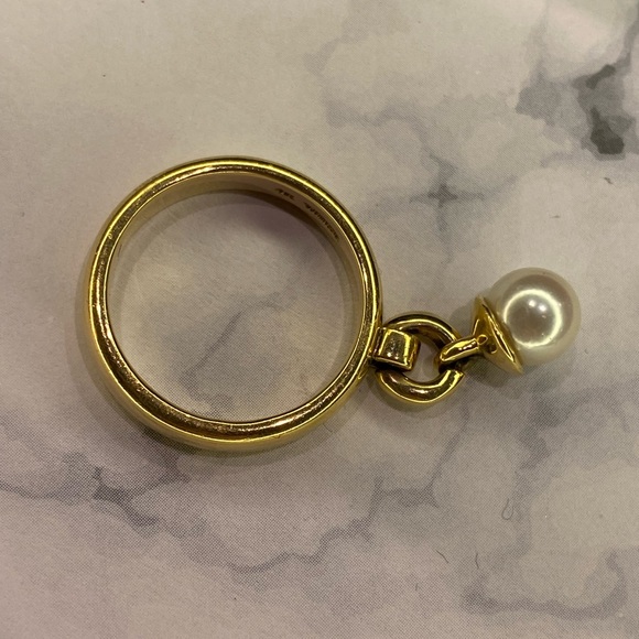 Tiffany & Co. Fascination Pearl 18k Yellow Gold Drop Charm Band Ring - Picture 4 of 10